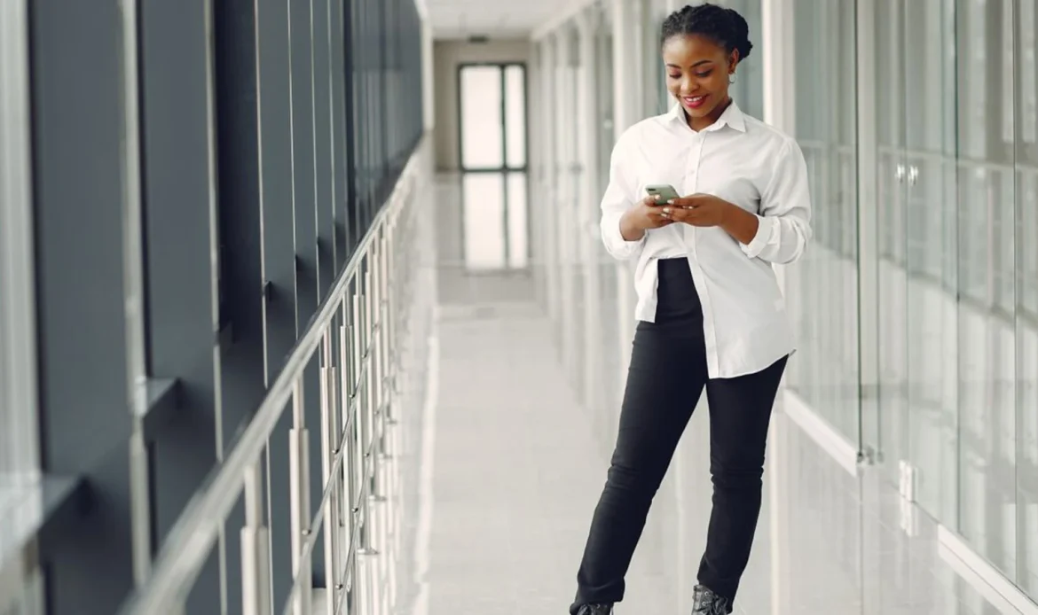 Professionnel ouest-africain qui développe sa crédibilité sur LinkedIn